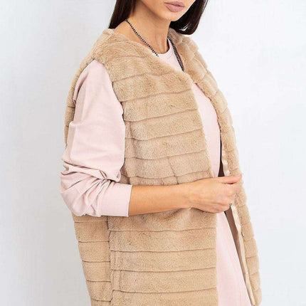 Chic Cream Faux Fur Vest with Elegant Hook Closure and Full Lining - Available in Multiple Sizes - Très Elite