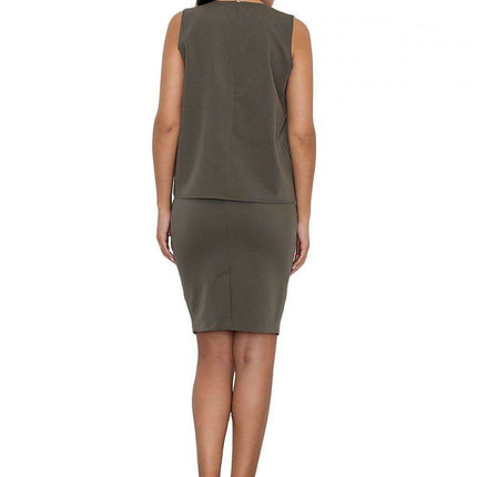 Chic Figl Ensemble for the Contemporary Woman - Très Elite