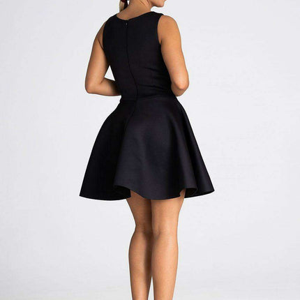 Chic Flare Cocktail Dress with Elegant Zip Closure and Stylish Back Design - Très Elite