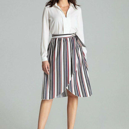 Chic Floral Pleated Midi Skirt with Elegant Gold Buckle Detail - Très Elite
