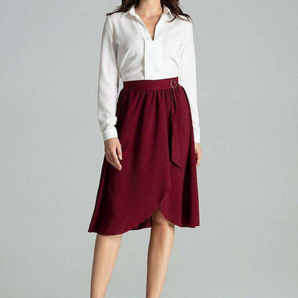 Chic Floral Pleated Midi Skirt with Elegant Gold Buckle Detail - Très Elite