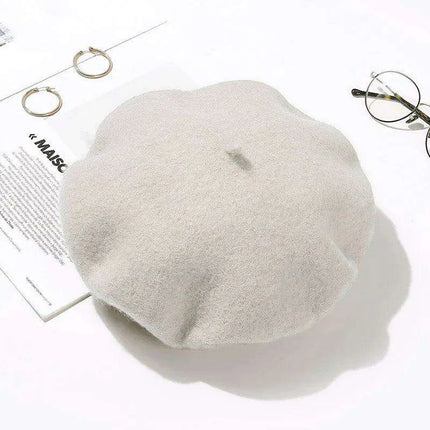 Chic French Wool Beret - A Touch of Timeless Elegance - Très Elite