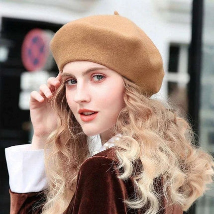 Chic French Wool Beret - A Touch of Timeless Elegance - Très Elite