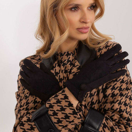 Chic Geometric Touchscreen Gloves for Stylish Connectivity