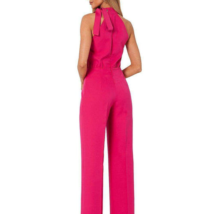 Chic Halter Neck Jumpsuit with Stylish Tie Detail - Très Elite