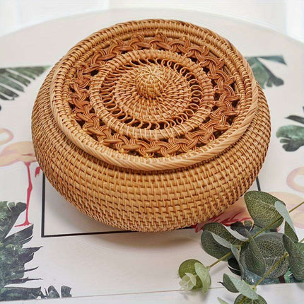 Chic Handcrafted Rattan Storage Basket with Lid - Très Elite