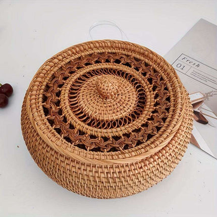 Chic Handcrafted Rattan Storage Basket with Lid - Très Elite