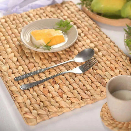 Chic Handcrafted Water Hyacinth Placemats - Stylish Heat-Resistant Table Mats with Timeless Braided Design - Très Elite