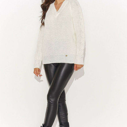 Chic Heart Neck Sweater with Gold Tinsel Detail - Très Elite