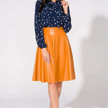 Chic High-Neck Blouse with Bow Accent - Très Elite