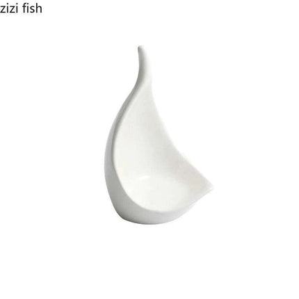 Chic Irregular Shaped Ceramic Plate Collection for Elevated Dining - Très Elite