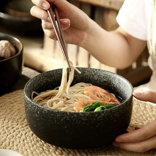 Chic Japanese Ceramic Noodle Bowl Set with Spoon and Chopsticks for Exquisite Dining Experience - Très Elite