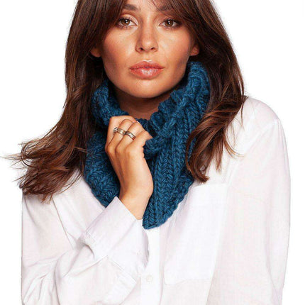 Chic Knit Infinity Scarf for Stylish Winter Warmth - Très Elite
