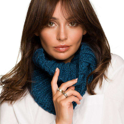 Chic Knit Infinity Scarf for Stylish Winter Warmth - Très Elite
