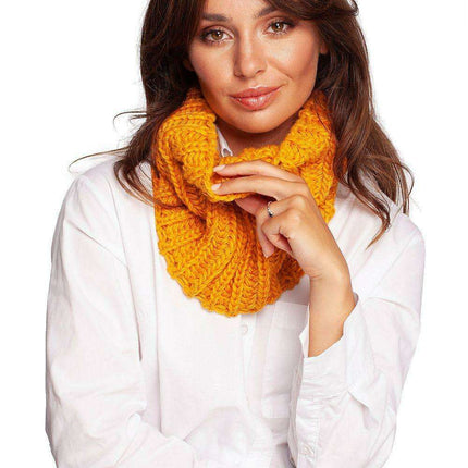 Chic Knit Infinity Scarf for Stylish Winter Warmth - Très Elite