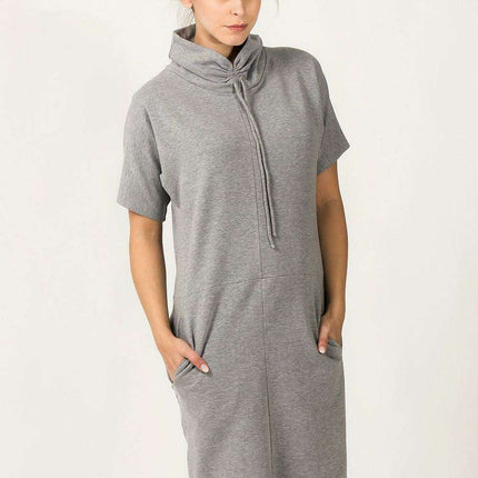 Chic Knit Turtleneck Dress with Functional Pockets - Très Elite