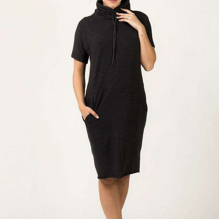Chic Knit Turtleneck Dress with Functional Pockets - Très Elite