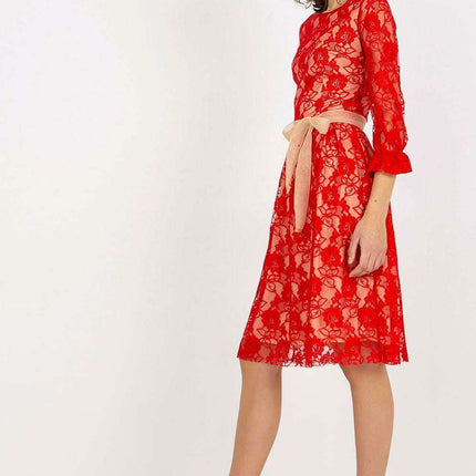 Chic Lace Evening Dress with Adjustable Waist Sash - Très Elite