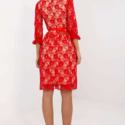 Chic Lace Evening Dress with Adjustable Waist Sash - Très Elite