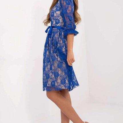 Chic Lace Evening Dress with Adjustable Waist Sash - Très Elite