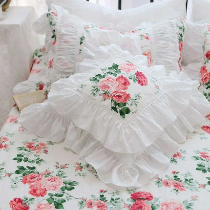 Chic Lace Trimmed Floral Pillowcase for Stylish Home Accents - Très Elite