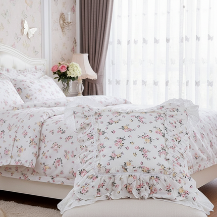 Elegant Lace-Accented Pillowcase for a Stylish Home Sanctuary