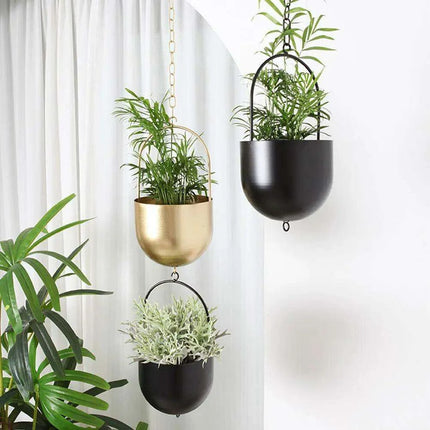 Chic Metal Hanging Planter - Stylish Accent for Home and Garden - Très Elite