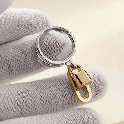 Chic Mini Lock Scarf Ring: Effortless Fashion Accessory - Très Elite