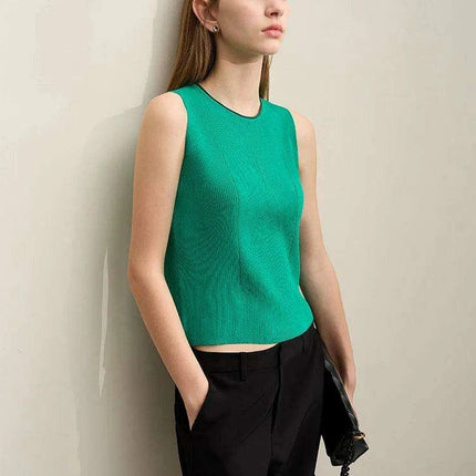 Chic Minimalist Women's Slim Fit Sleeveless Casual Camisole for Spring Fashion - Très Elite