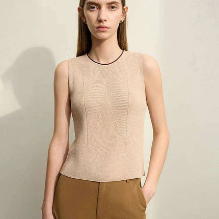 Chic Minimalist Women's Slim Fit Sleeveless Casual Camisole for Spring Fashion - Très Elite