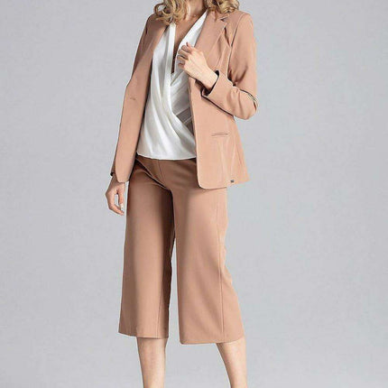Chic One-Button Blazer with Playful Colorful Lining and Elegant Envelope Neckline - Très Elite