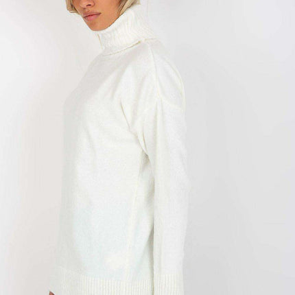 Chic Parisian Turtleneck Sweater For Elegant Everyday Wear - Très Elite
