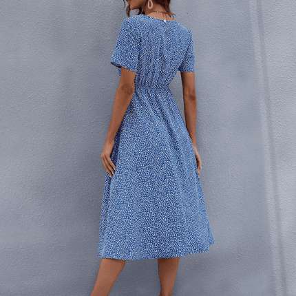 Chic Petite Floral Summer Dress with Short Sleeves - Très Elite