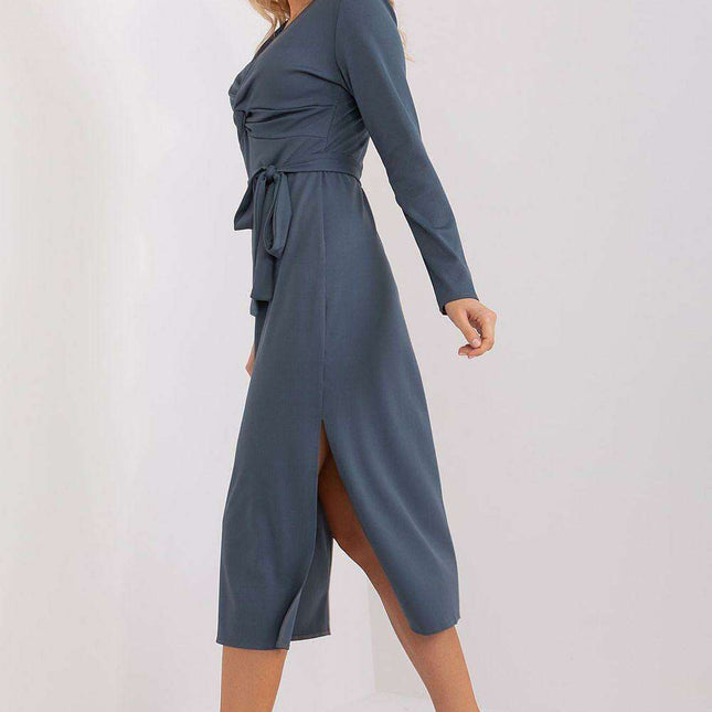 Chic Ribbed Daydress with Alluring Heart Neckline and Stylish Accents