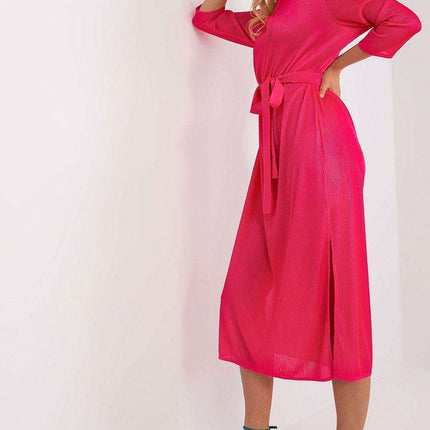 Chic Ribbed V-Neck Midi Dress with Adjustable Waist Detail - Très Elite