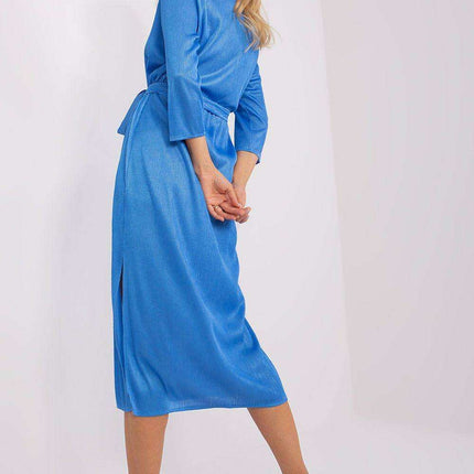 Chic Ribbed V-Neck Midi Dress with Adjustable Waist Detail - Très Elite