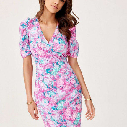 Chic Ruffled Sleeve Cocktail Dress with Modern Envelope Neckline - Très Elite