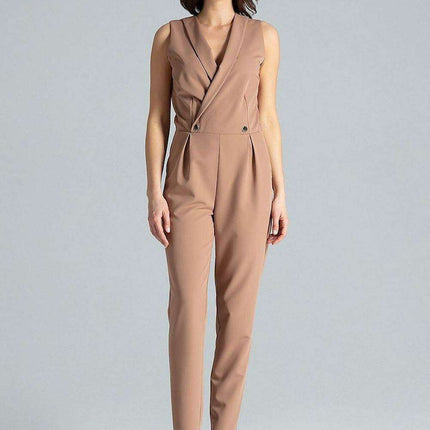 Chic Sleeveless Jumpsuit with Modern Envelope Neckline - Très Elite