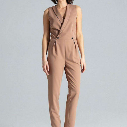 Chic Sleeveless Jumpsuit with Modern Envelope Neckline - Très Elite