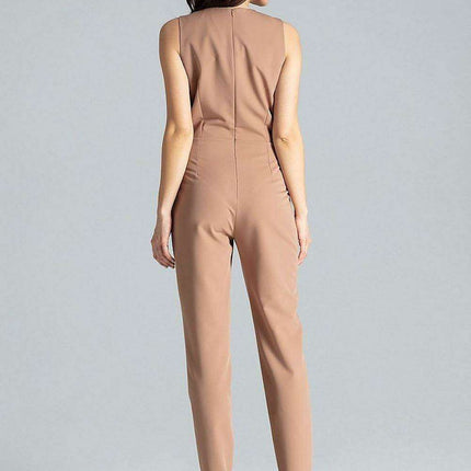 Chic Sleeveless Jumpsuit with Modern Envelope Neckline - Très Elite