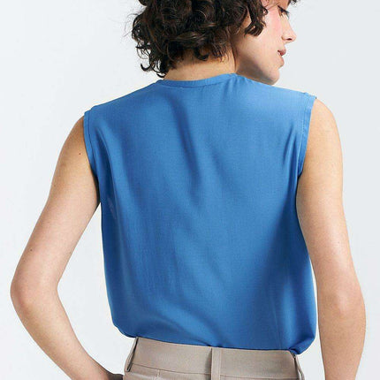 Chic Sleeveless Viscose Blouse With Pleated Details - Très Elite