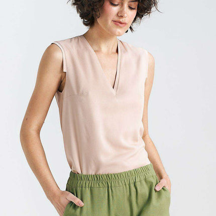 Chic Sleeveless Viscose Blouse With Pleated Details - Très Elite