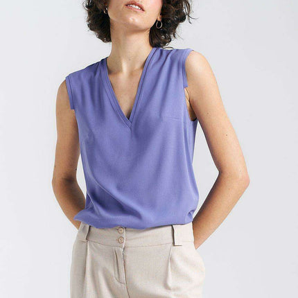 Chic Sleeveless Viscose Blouse With Pleated Details - Très Elite