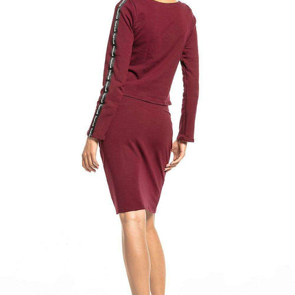 Chic Striped Sleeve Knit Pullover - Effortless Casual Elegance - Très Elite