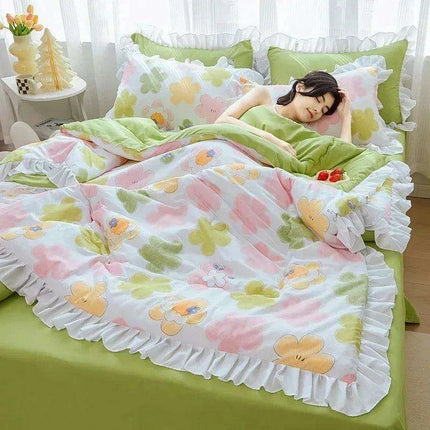 Chic Summer Lightweight Comforter with Ruffled Edges - Très Elite