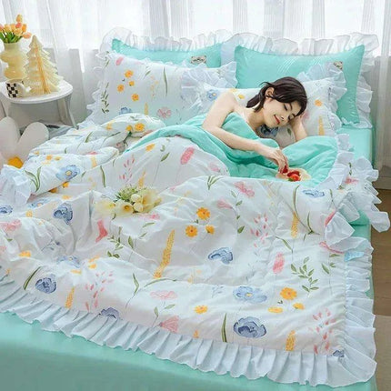 Chic Summer Lightweight Comforter with Ruffled Edges - Très Elite