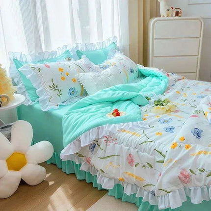 Chic Summer Lightweight Comforter with Ruffled Edges - Très Elite