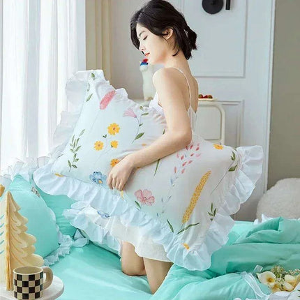 Chic Summer Lightweight Comforter with Ruffled Edges - Très Elite