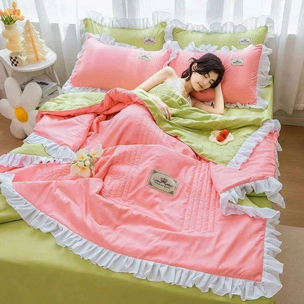 Chic Summer Lightweight Comforter with Ruffled Edges..