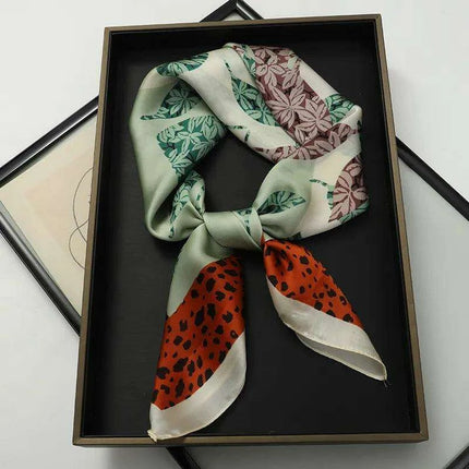 Chic Toddler Elegance: Luxurious 70x70cm Silk Scarf for Ages 6 Months to 4 Years - Très Elite